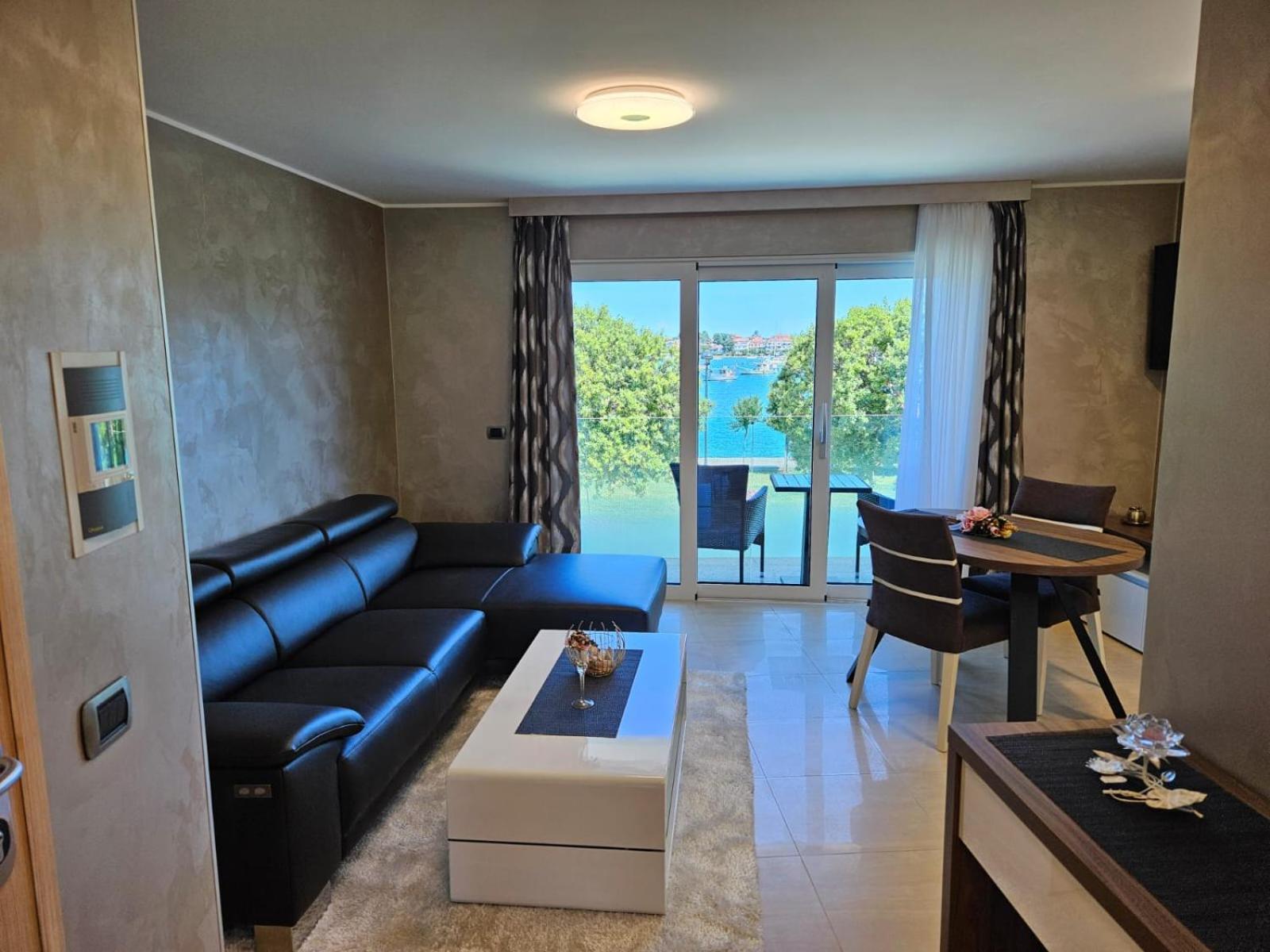 Apartments Riva-Interauto Умаг Экстерьер фото