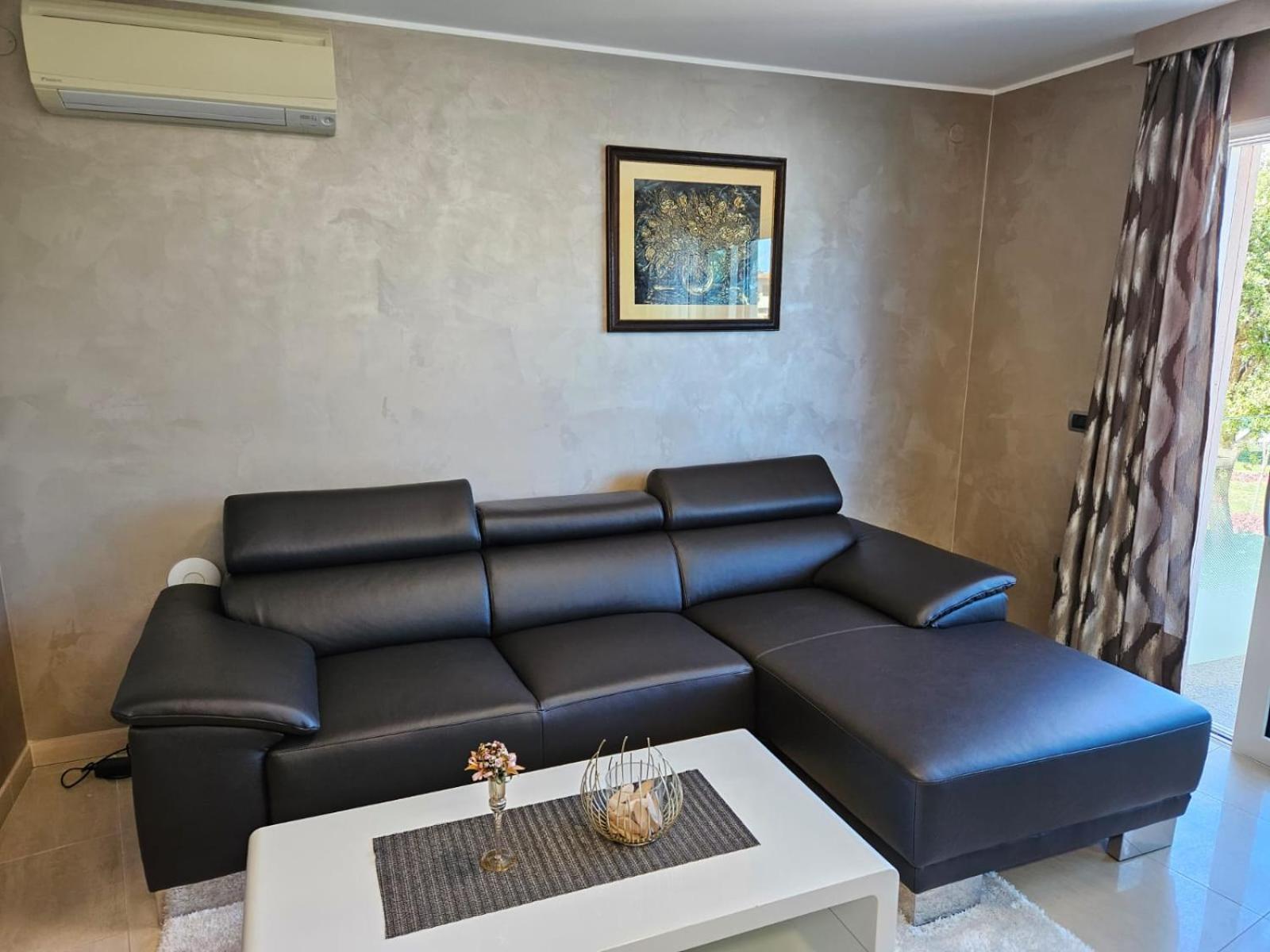 Apartments Riva-Interauto Умаг Экстерьер фото