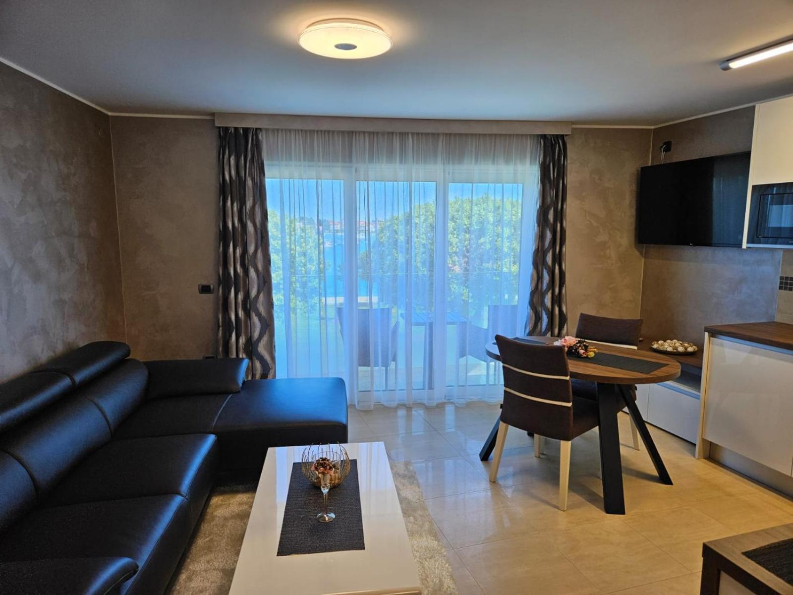Apartments Riva-Interauto Умаг Экстерьер фото